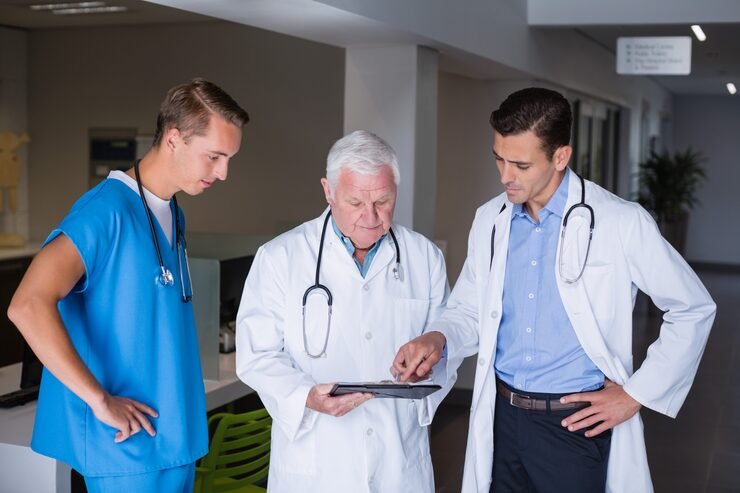 doctors-discussing